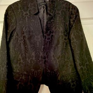 Talbots Notched neck Women’s jacket. Size 10 in Black jacquard/brocade pattern.